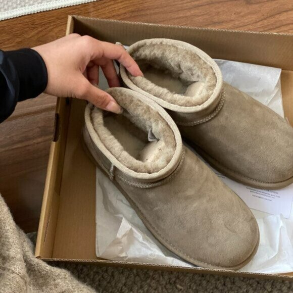 UGG Classic Ultra Mini Boots - Picture 3 of 6